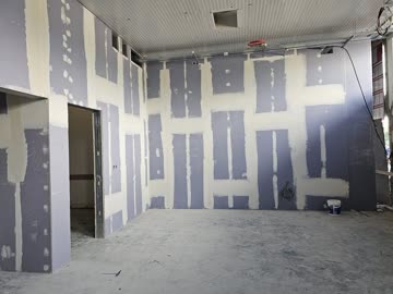 Large commercial space - boarding with scissor lift access